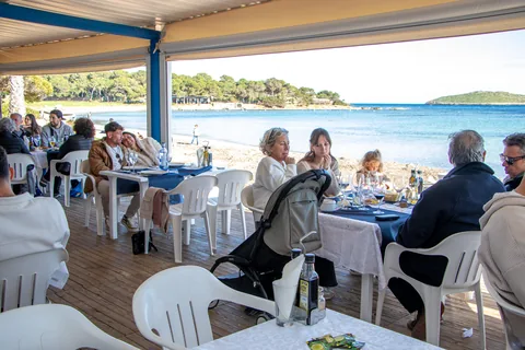 Terraza Sa Trenka a mediodía